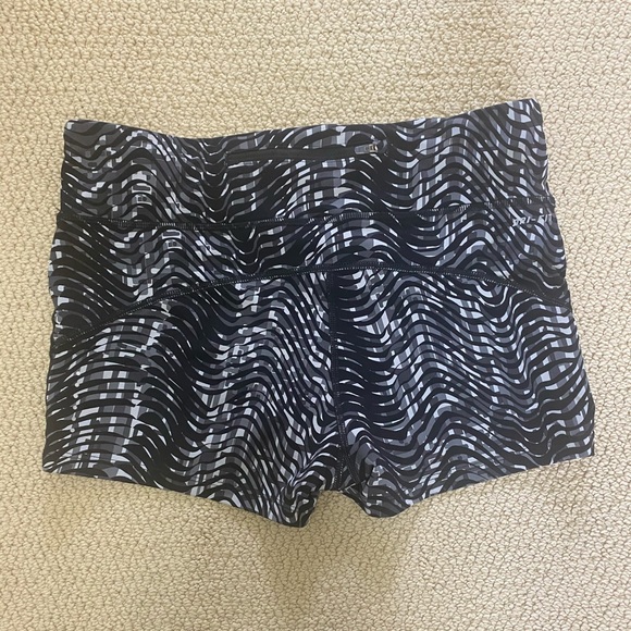 Nike Running Dri Fit Shorts Women’s Large - Picture 2 of 6